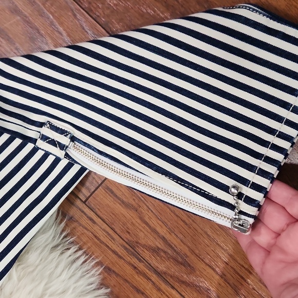 Current/Elliott Cropped Lexton Vertical Striped Crops - Picture 6 of 7